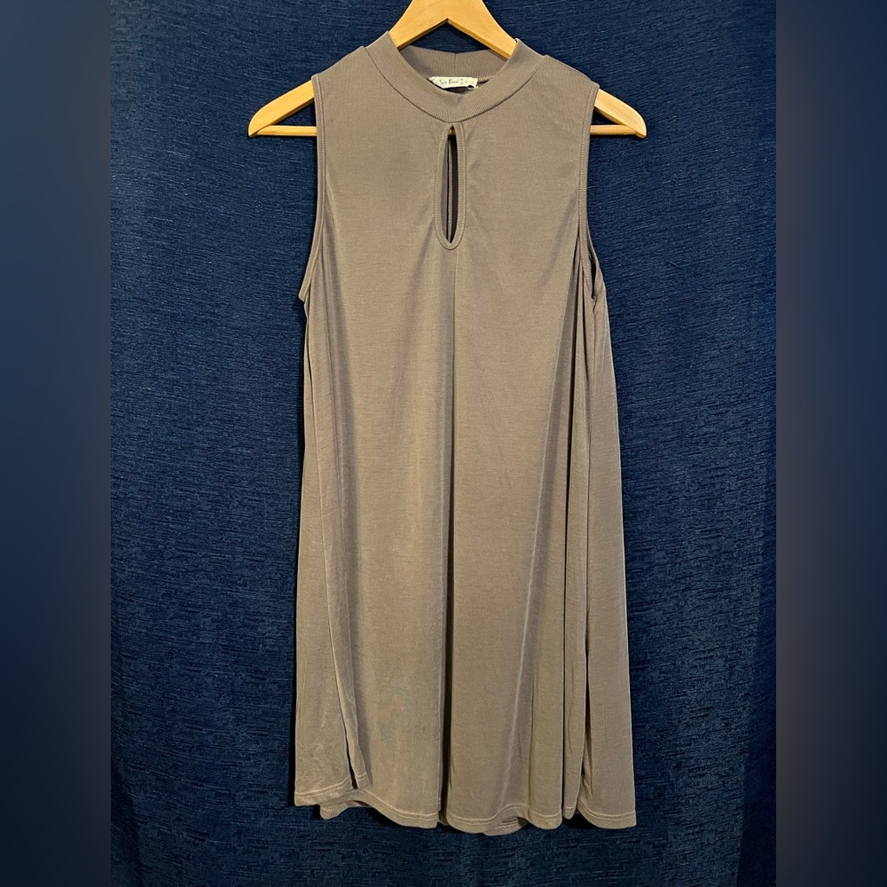 Elegant Sleeveless Tan Dress